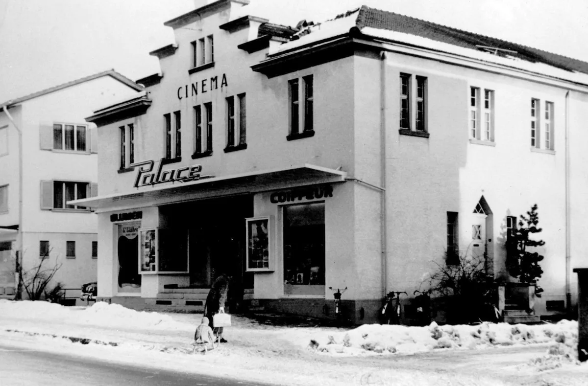 Ein Schwarzweissbild des Kino Palace in Wetzikon aus den 1950er-Jahren.